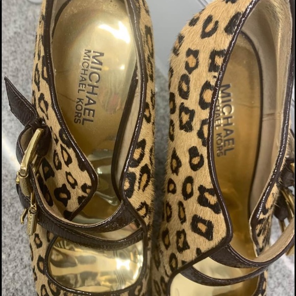 Micheal Kors leopard heels 💕 - Picture 3 of 4
